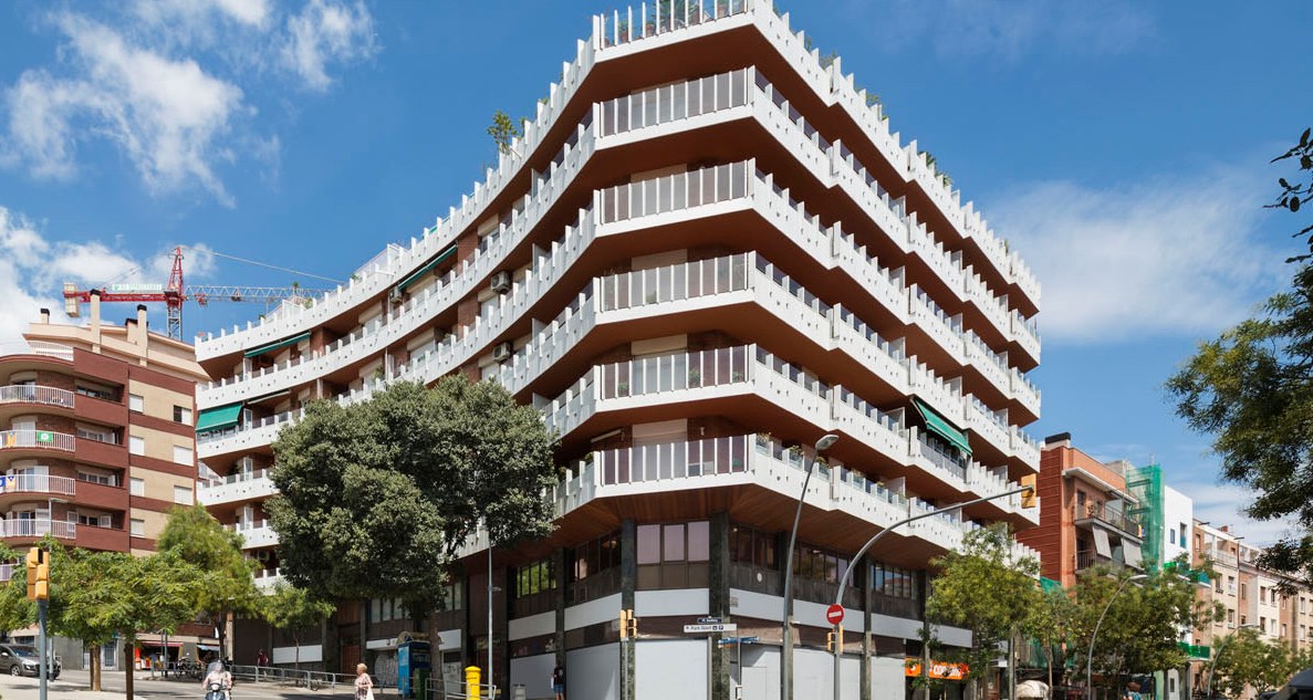 Renovació ampits de balcons i baranes a Plaça Sanhelly